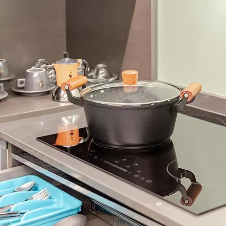 Living Calabriando شقة